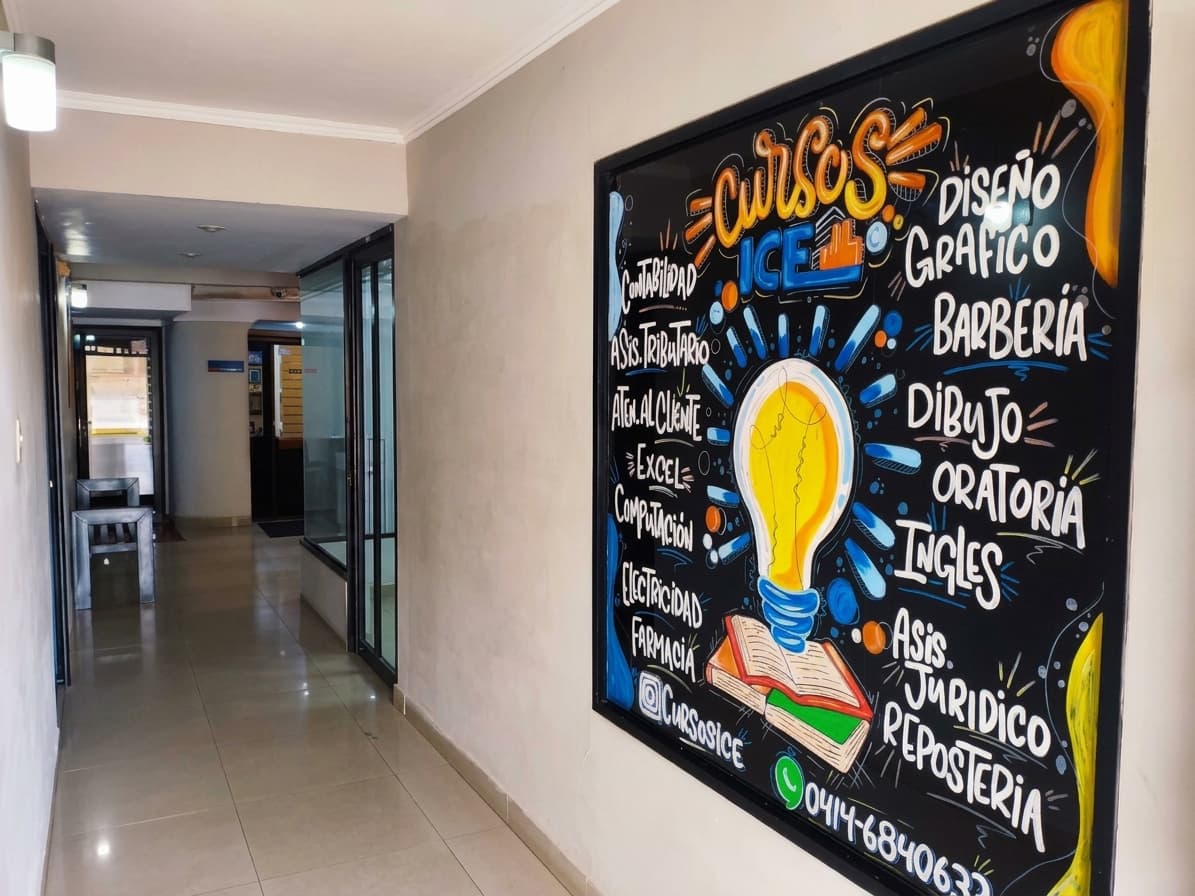 Pasillos de la academia
